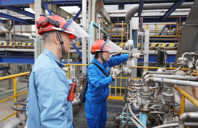 防酸碱工作服：化工防护一步到位