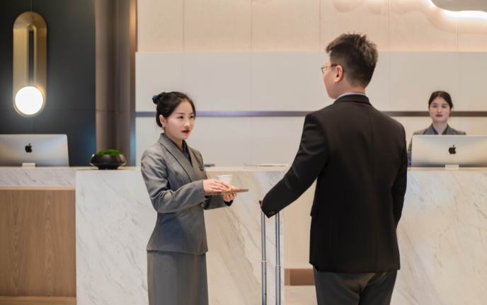 五星级酒店工作服 选对更能衬酒店格调