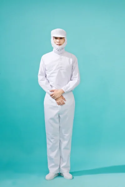 白色连帽防尘连体服FH005上身实拍