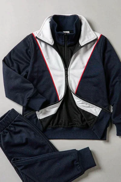 定制中学生校服哪家便宜？定制流程与要点